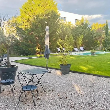 Belle Maison Avec Piscine Dans Un Cadre Verdoyant Proche De Lyon