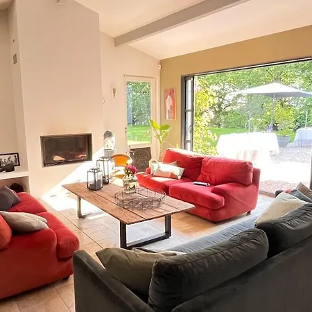 Villa Belle Maison Avec Piscine Dans Un Cadre Verdoyant Proche De Lyon