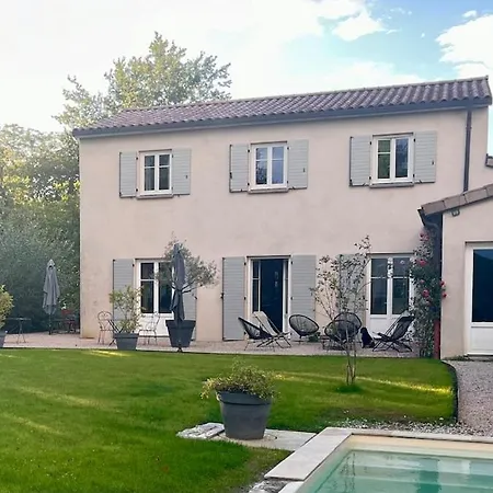 Belle Maison Avec Piscine Dans Un Cadre Verdoyant Proche De Lyon