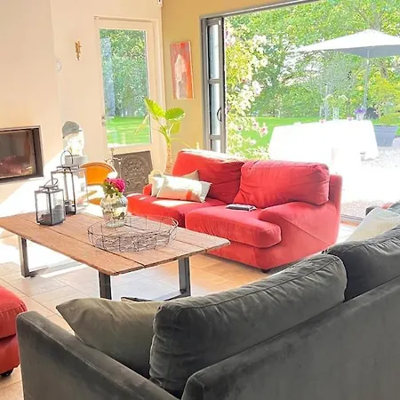 Belle Maison Avec Piscine Dans Un Cadre Verdoyant Proche De Lyon Villa Ecully