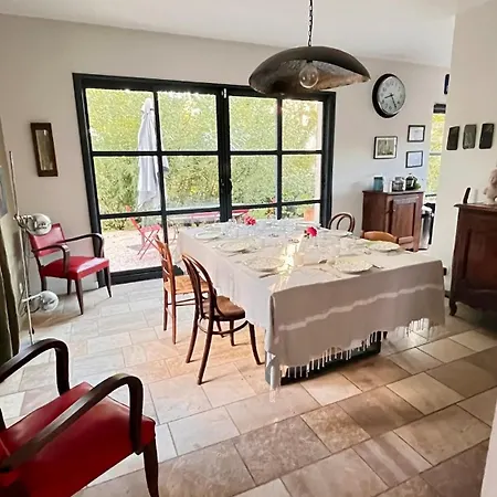 Belle Maison Avec Piscine Dans Un Cadre Verdoyant Proche De Lyon Ecully
